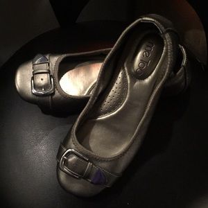Size 6M Gray Metallic Career Flats by Miss Me